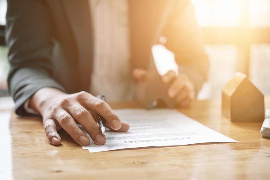 services-corporate-law Signing document